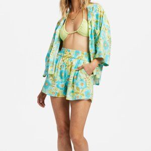 Billabong cropped top and shorts set size Medium